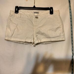 Express size 4 white shorts EUC